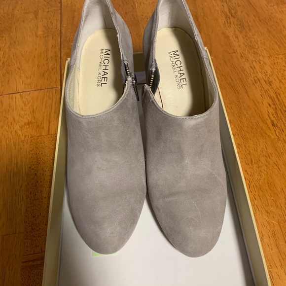 Michael Kors booties - Picture 2 of 5